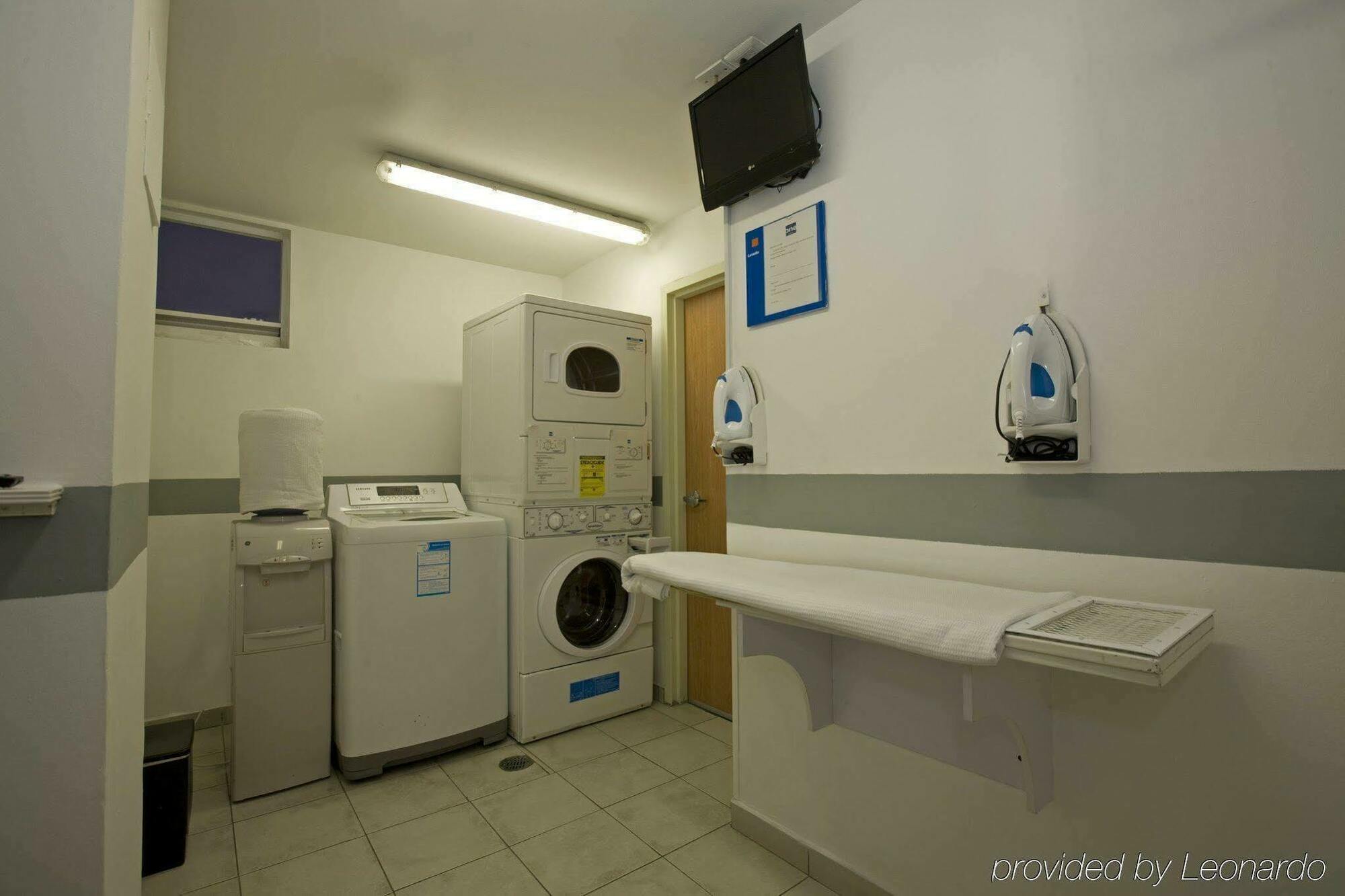Hotel One Queretaro Plaza Galerias Udogodnienia zdjęcie